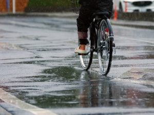 雨の日はどうする? 通勤通学の注意点 | 商品紹介