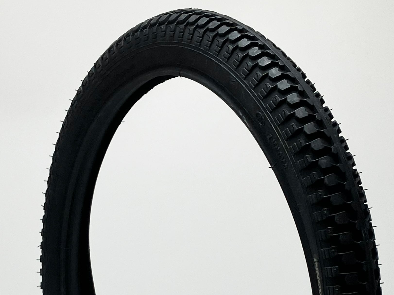タイヤ20×2.125 耐摩耗 ｜パーツ・用品・自転車商品｜㈱サギサカ
