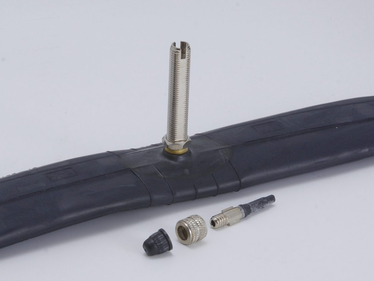 チューブ 26×1.75~2.125 (英式) 袋入り