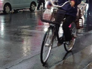 🚨 雨天時の自転車走行の注意点 | 商品紹介