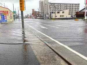 その冠水路、本当に渡って大丈夫❓自転車が受ける深刻なダメージとは | コラム